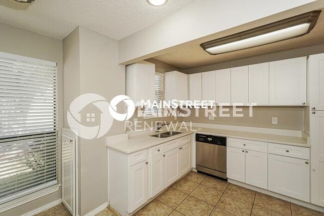 Building Photo - 9054 Chinon