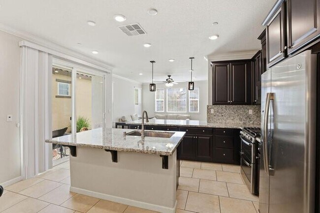 Building Photo - Beautiful 3 Bedroom, 2.5 Bathroom For Rent in West Roseville!