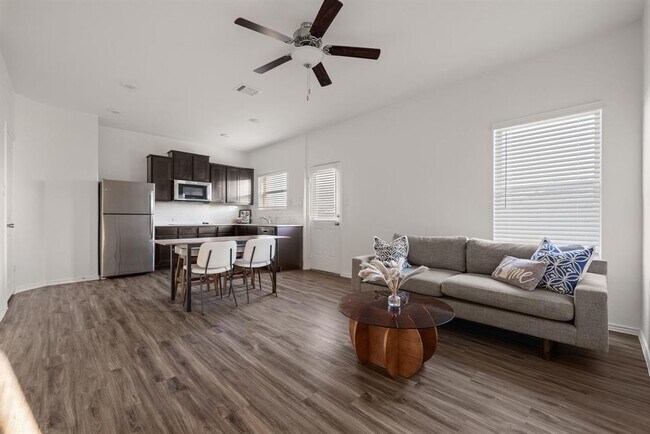 Building Photo - 1428 Chad Dr