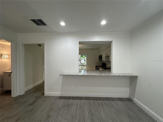 Building Photo - 308 S Bungalow Park Ave