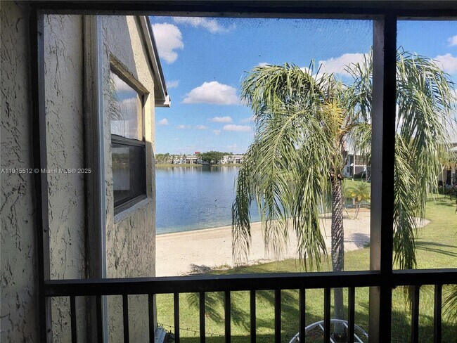 Building Photo - 999 Hamilton Dr