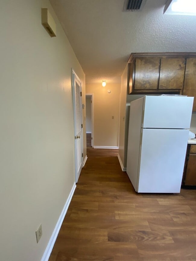 Building Photo - 6111 Vinnie Dr
