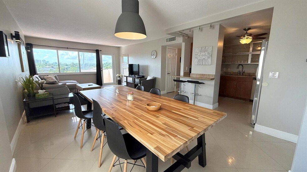 Building Photo - 401 Golden Isles Dr