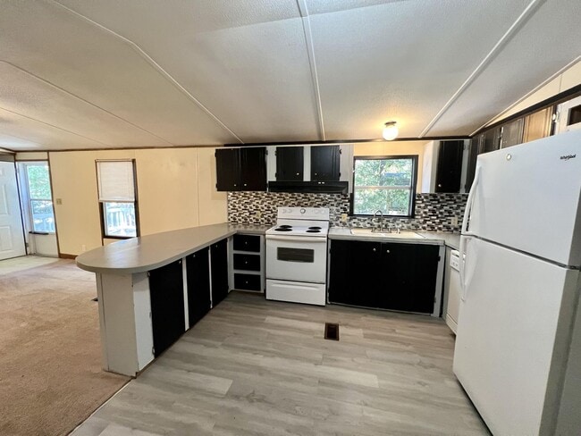 Building Photo - Coming Soon! Moble Home 5 minutes to Beach and UNCW, College Rd shopping, Central Wilmington, Wri...