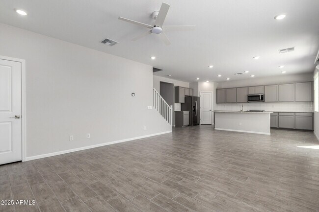 Building Photo - 18207 W Daley Ln
