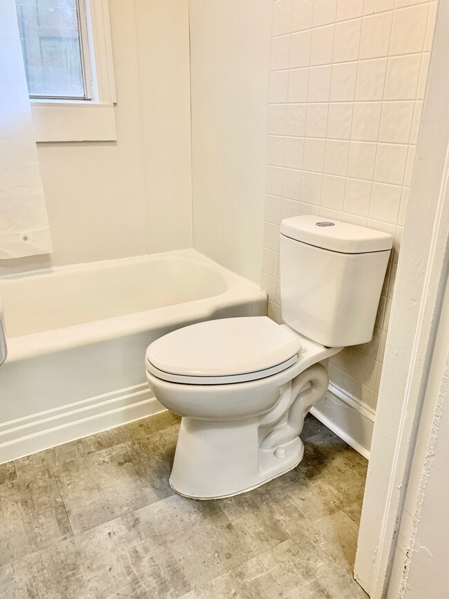 Building Photo - 290 Sunset Dr