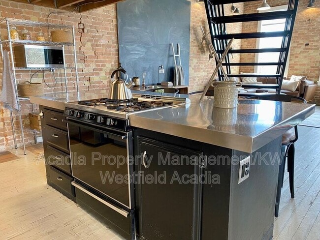 Building Photo - 20 Freedom Blvd 200 W