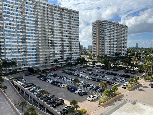 Building Photo - 1950 S Ocean Dr