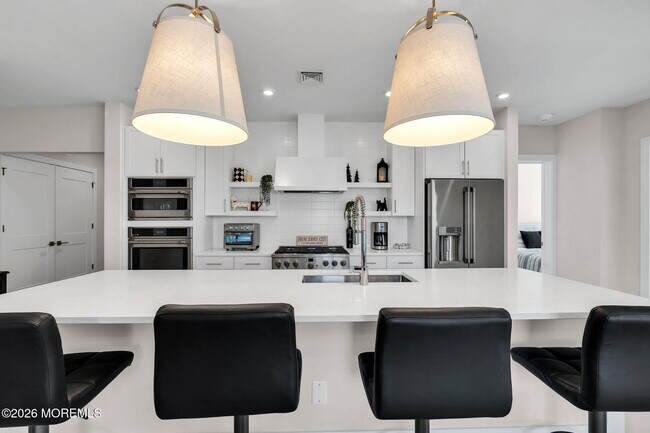 Building Photo - 218 3rd Ave