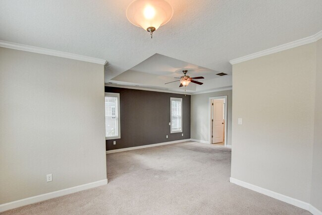 Building Photo - 813 Evelyn Way