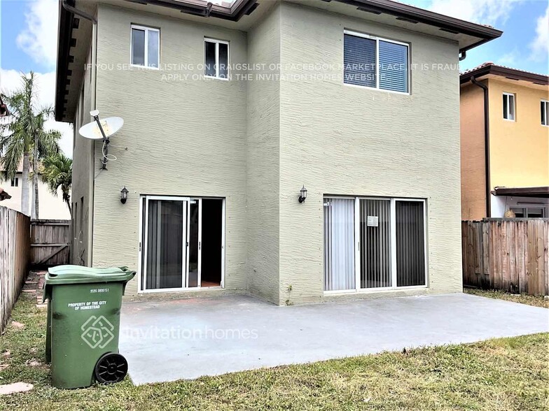 Building Photo - 4102 NE 25th Ct