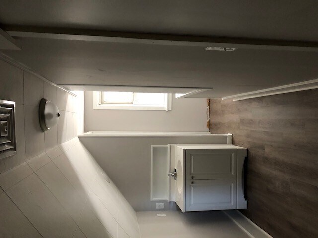 Powder Room/laundry room - 1344 e Caracas ave