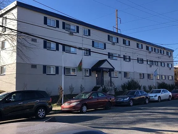 Building Photo - 630 W Fisher Ave