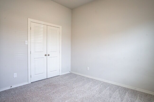 Building Photo - Modern townhome in South Lubbock