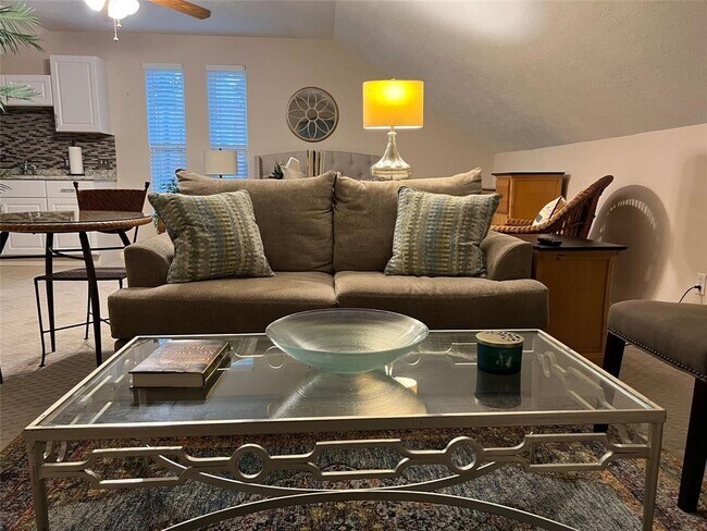 Building Photo - 2535 N MacGregor Way