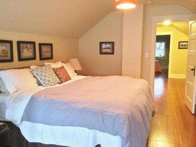 Building Photo - 4bd/2.5ba Seattle House