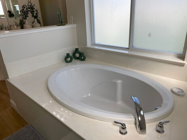 Building Photo - BEAUTIFUL TWO STORY MERCED HOME FOR RENT!