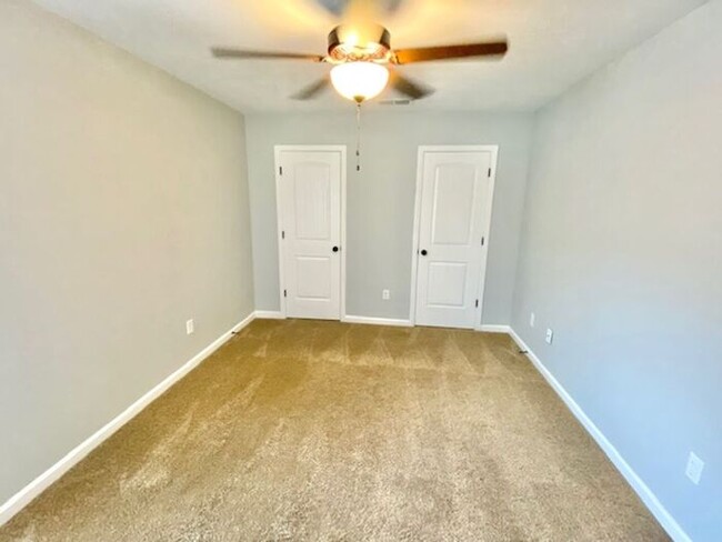 Building Photo - Move In Special! Half Off February Rent wi...