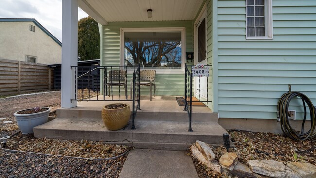 Building Photo - Charming rancher in Bonnyville neighborhood