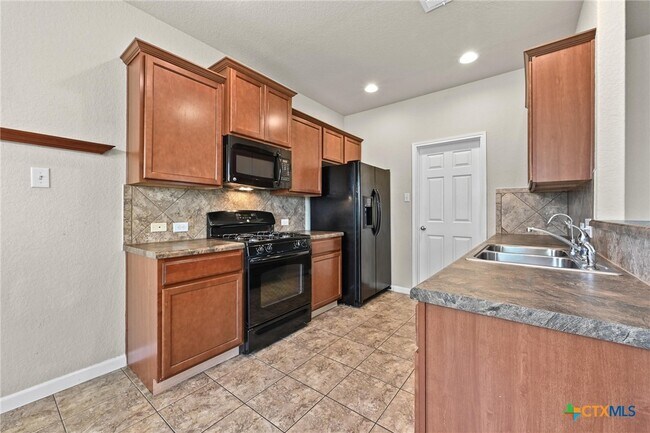 Building Photo - 110 Brazoria Trail