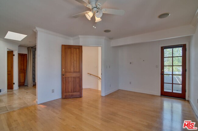 Building Photo - 127 Abalone Ave