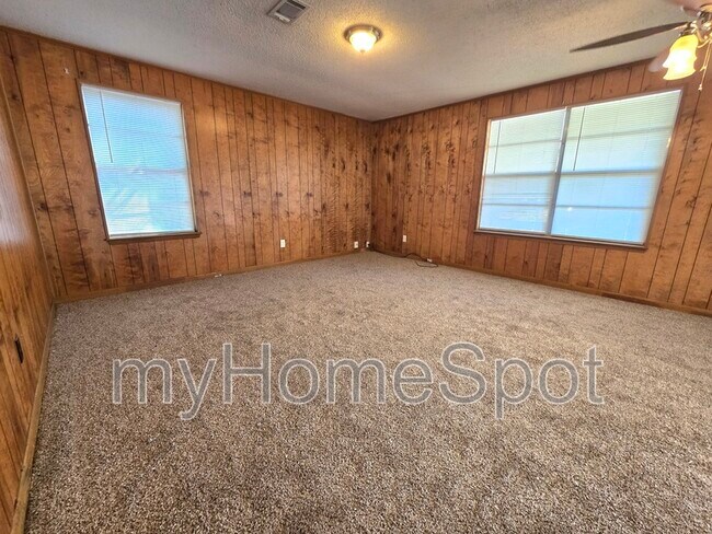 Building Photo - 3230 Palmdale Ave