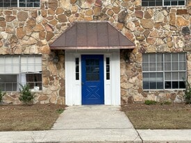 Building Photo - 3221 Westbrook Dr