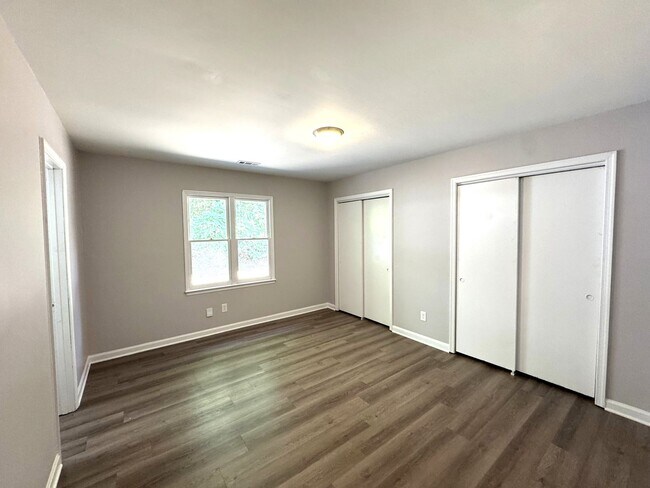 Building Photo - Brockton Dr.-4700