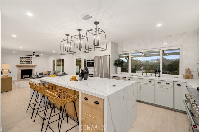 Building Photo - 24362 Via Santa Clara