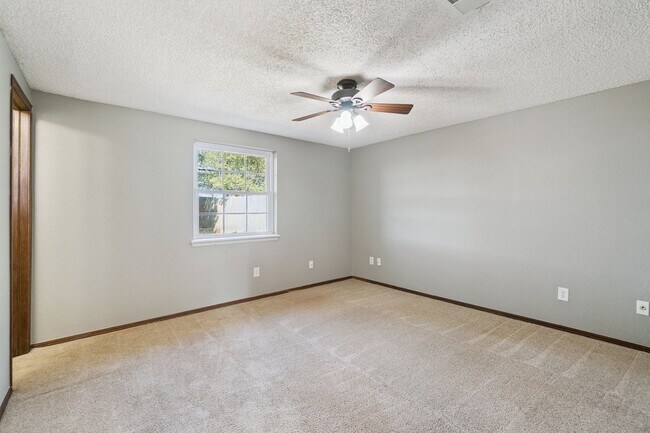 Building Photo - 1205 Swan Lake Rd