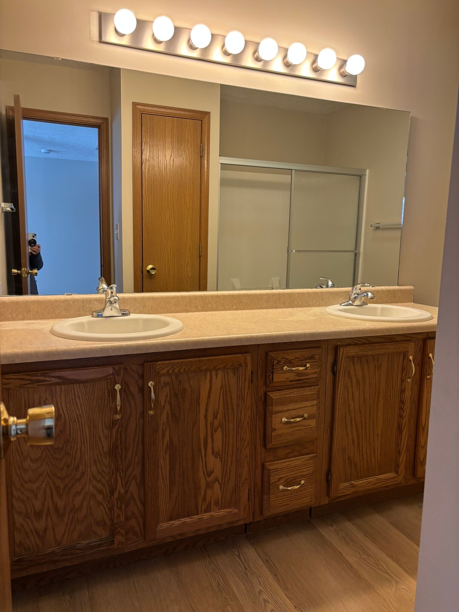 Mater Bathroom - 2101 Fincastle Way