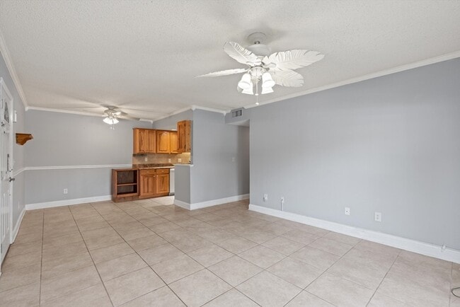 Building Photo - 3737 Loretto Rd