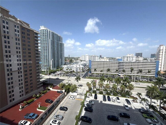 Building Photo - 1904 S Ocean Dr