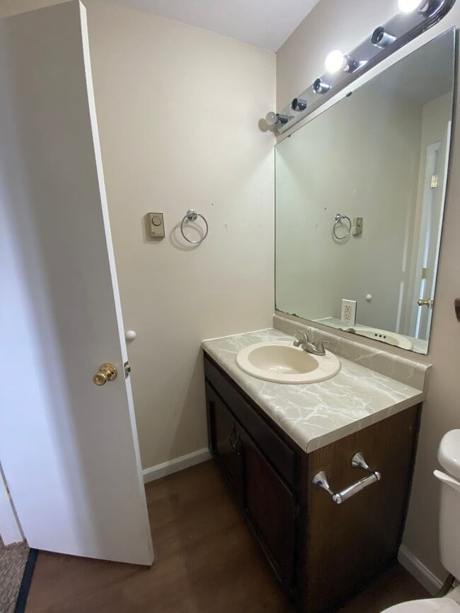 Building Photo - Cozy 3 Bedroom Home with a Bonus Room!