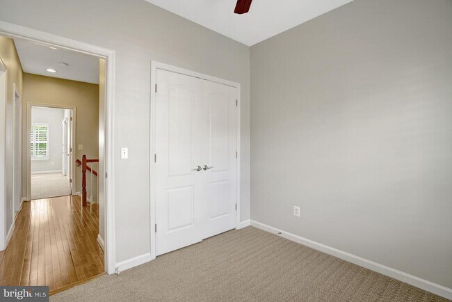 Building Photo - 6927 Rolling Creek Way