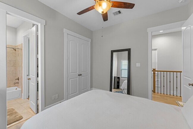 Building Photo - 11 Thorpe Ln