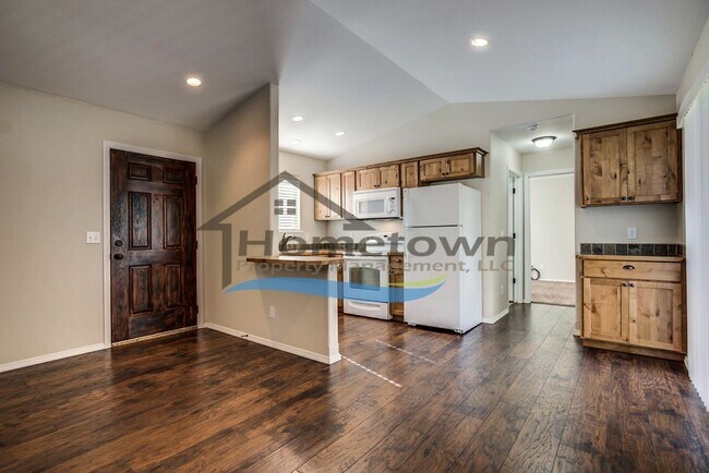 Building Photo - 1 Bed 1 Bath Cottage Centrally Located in CDA