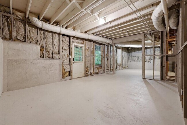 Building Photo - 1106 Glenrose St SE