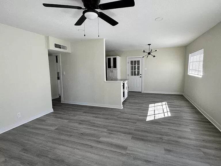 Building Photo - 8100 Sandland Dr