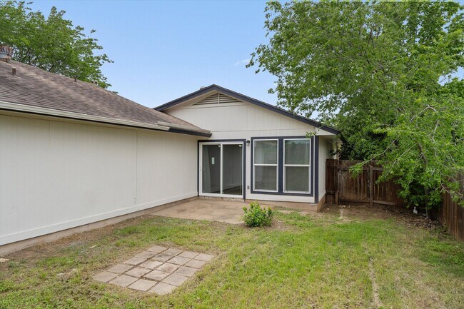 Building Photo - 701 Ramble Ln