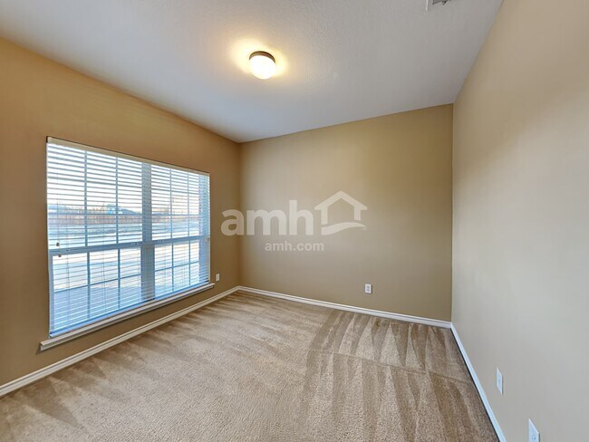 Building Photo - 2710 Beacon Hill Dr