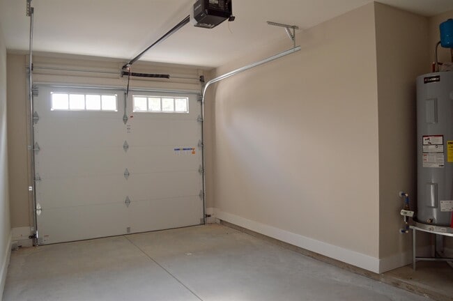 Building Photo - 803 Coles Ferry Pike