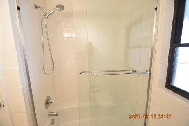 Building Photo - 528 Suwanee Cir