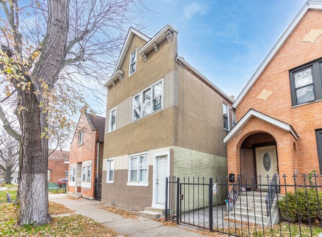 Building Photo - 2752 S Kedvale Ave