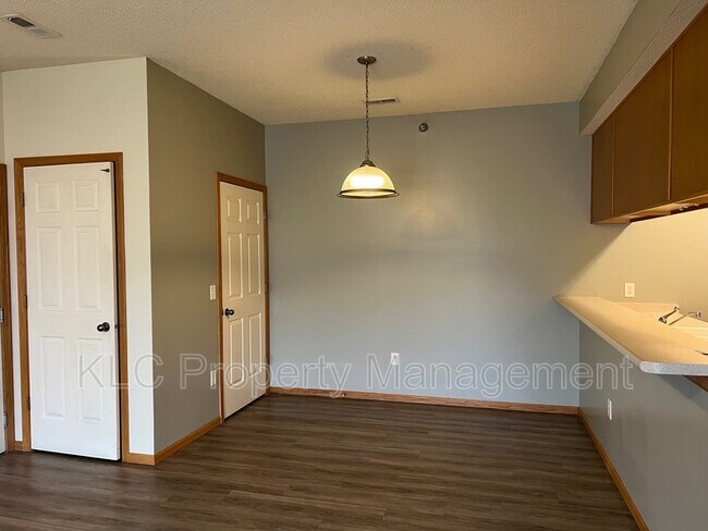 Building Photo - 2323 E Porter Ave