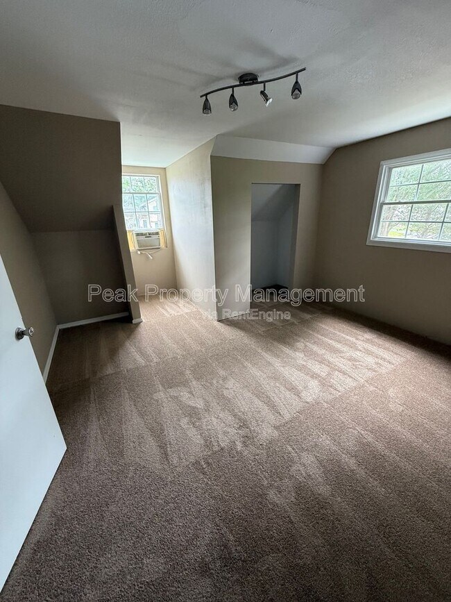 Building Photo - 236 Chessington Rd