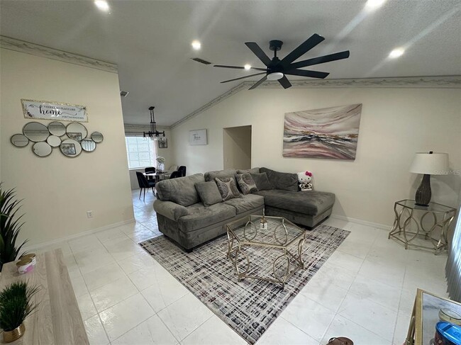 Building Photo - 1310 Dartmoor Ave