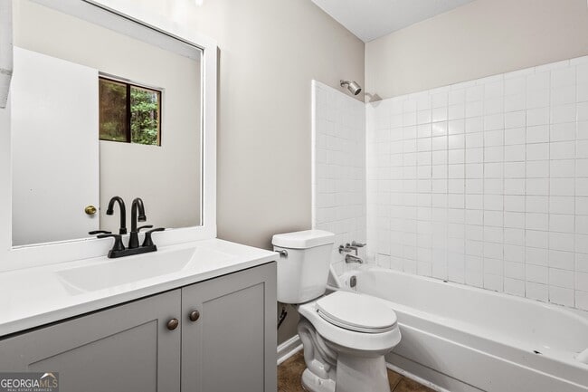Building Photo - 5846 Bobbin Ln