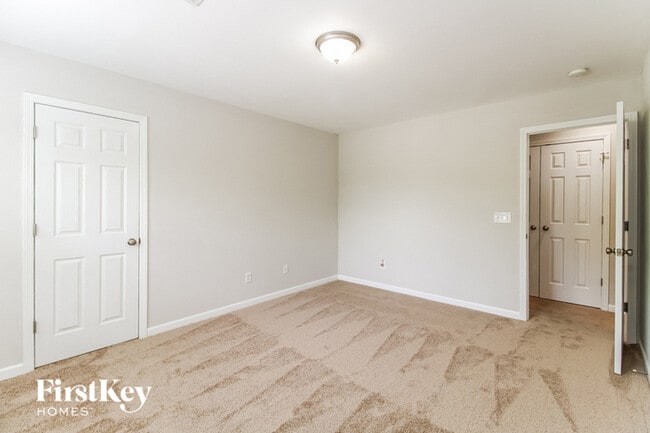Building Photo - 4015 Shadetree Dr