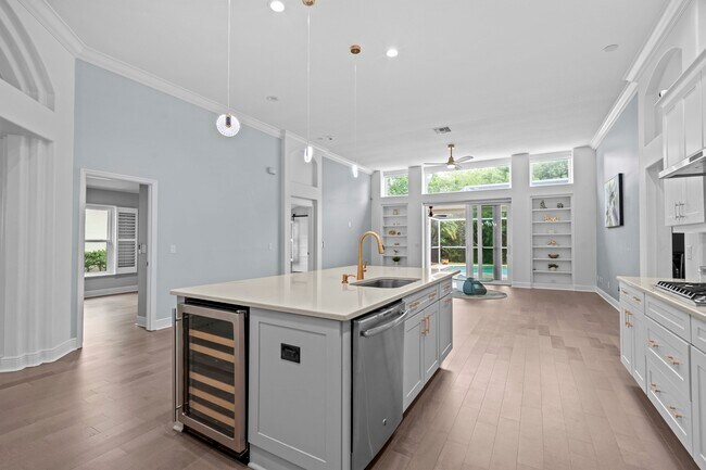 Building Photo - 9905 Woodbay Dr